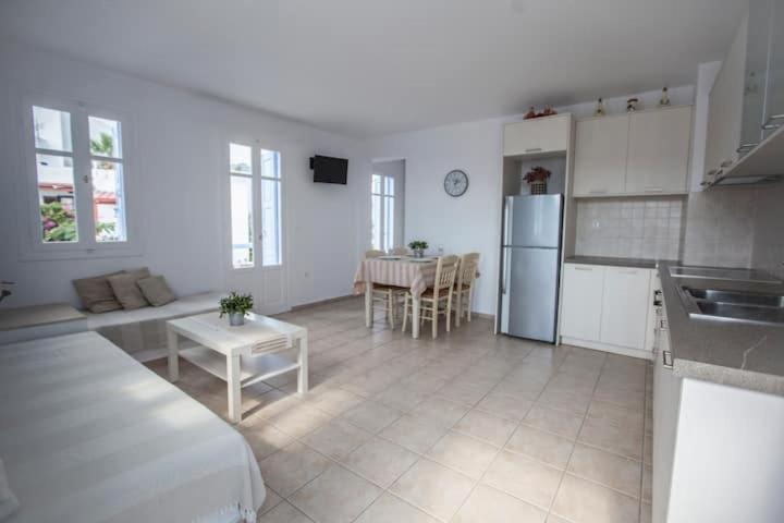 Astarti Apartments Livadi  Екстериор снимка